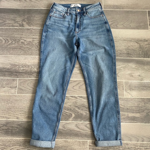 Hollister Denim - Hollister Curvy High-Rise Mom Vintage 90s Medium Wash Jean